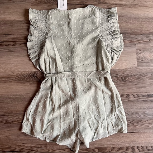 Free the Roses Light Green Ruffled Romper Size Small - Picture 4 of 10